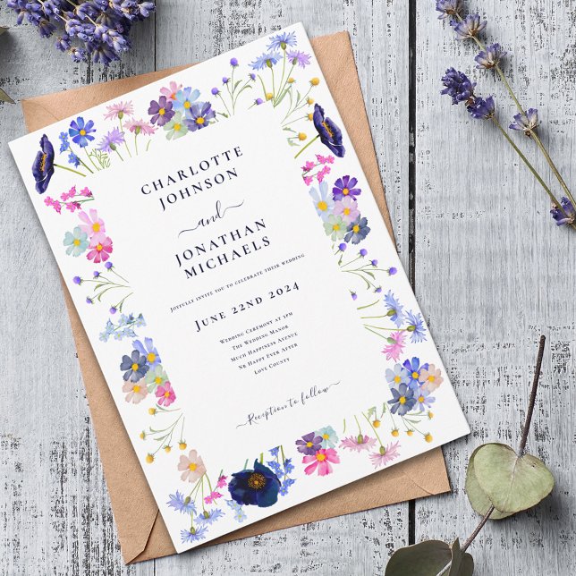 Moderna vilda blommor akvarell marinblå rosa nyans inbjudningar (Modern colorful wildflower boho chic typography wedding invitation navy blue pink purple peach green)
