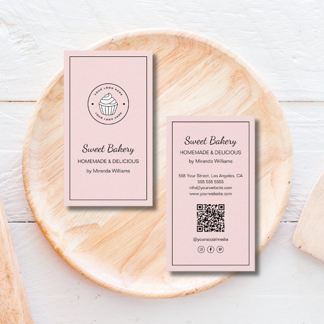 Modernt bagerilogo QR Sociala media-ikoner Rosa Visitkort (Modern Bakery Logo QR Social Media Icons Pink Business Card)