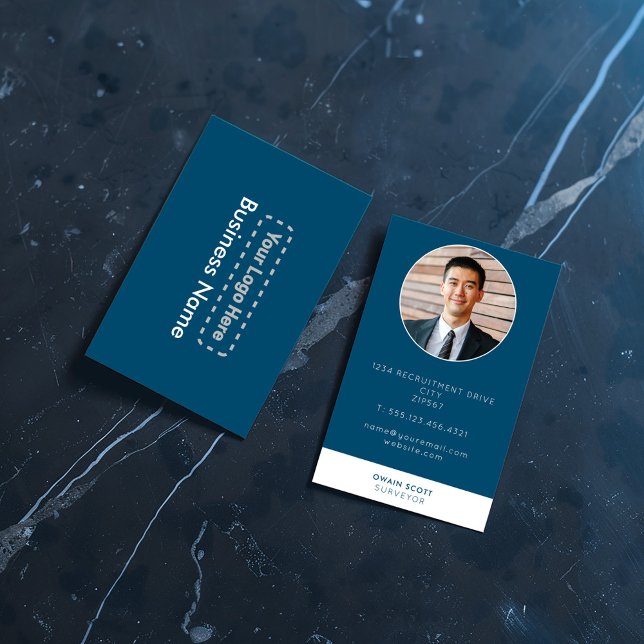 Modernt blått foto med din logotyp visitkort (Photo and minimalist look with modern bold colours business card.)