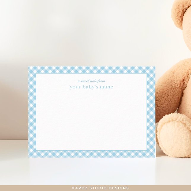 Modernt Blått Rutigt Barnkammarbarnkort Anteckningskort (Baby note card shown in 3.5 x 2.5 inches. Add baby boy's name and choose the paper and corner style.)