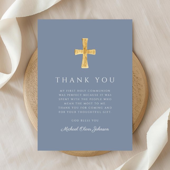 Modernt dammigt blått religiöst pojkfirande av för tack kort (Modern Dusty Blue Religious Boy First Communion Thank You Card)