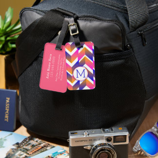 Modernt färgglatt Chevron-mönster med monogram Bagagebricka