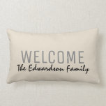 Modernt lantligt namn för monogram för lumbarkudde<br><div class="desc">Det moderna lantliga namn för monogramen för sandvälkomnandefamiljen kudder.
Du kan lätt ändra texten.</div>