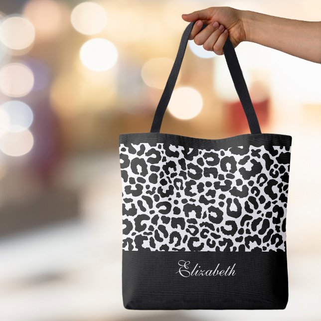Modernt leopardmönster svart vitt chic   tygkasse (Cute Leopard Animal Pattern Custom Stylish Calligraphy Black & White Chic Canvas Shopping Tote Bag)