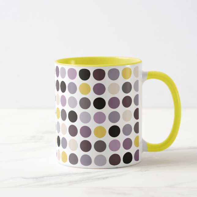 Modernt lila gult prickmönster monogram mugg (Höger)