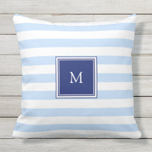 Modernt ljust - blåttvitrandar mönstrar monogram kudde