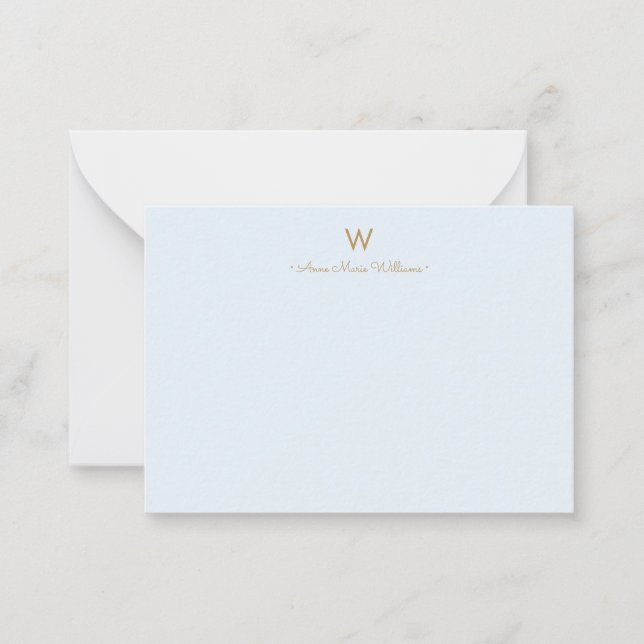 Modernt Ljust Dammt blå Guld Script Monogram Anteckningskort (Framsida)