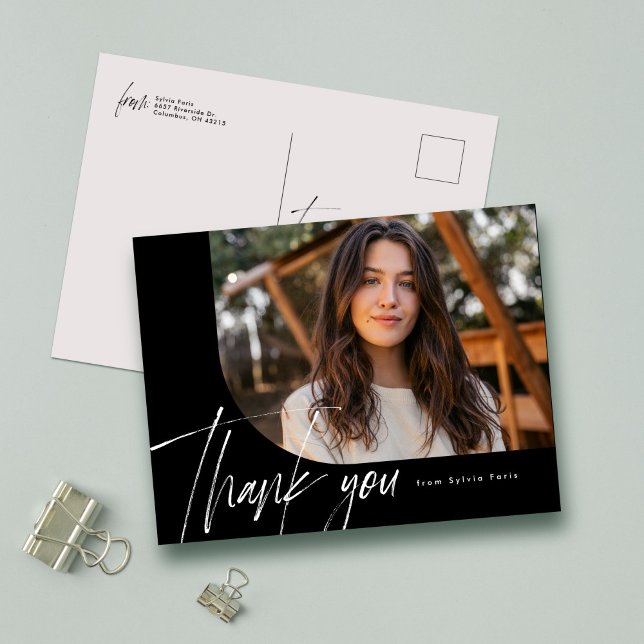 Modernt manus en bild svart examen tack vykort (Skapare uppladdad)