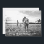 Modernt meddelande | Spara datum-fotografi<br><div class="desc">Detta enkla och minimalistiska bröllops-kort för att spara datum har ditt eget personliga foto med elegant vit text. Baksidan har en glamourös,  rosa design i rosaton.</div>