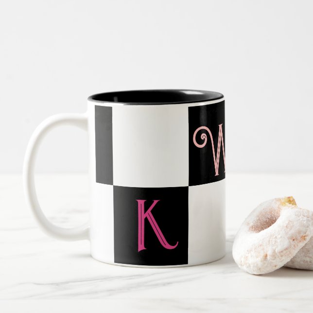 Modernt monogram i svart och vitt Två-Tonad mugg (Med munk)