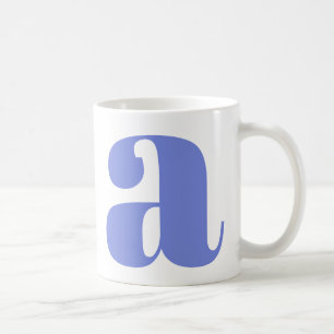 Modernt monogram initialbokstav i periwinkle kaffemugg