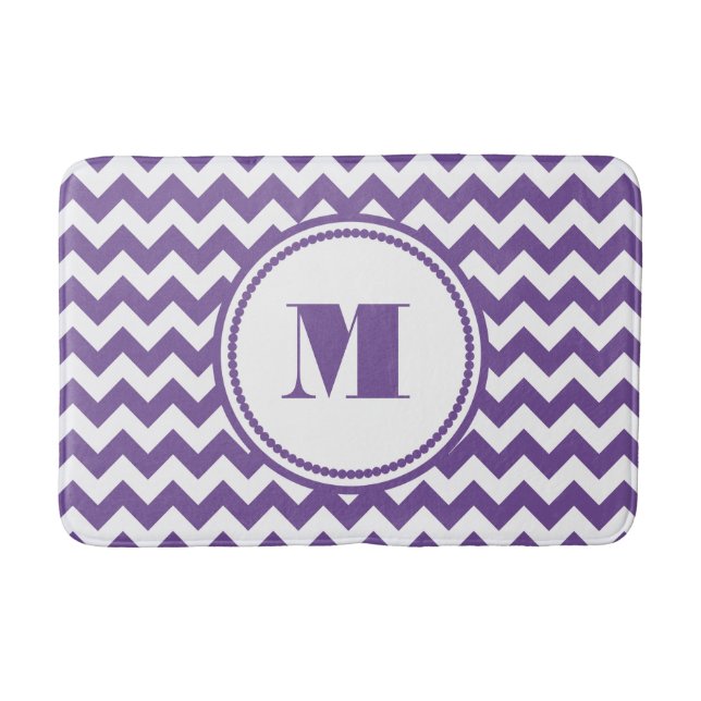 Modernt monogram lila chevron  badrumsmatta (Framsidan)