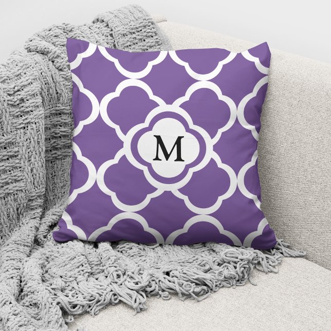 Modernt monogram lila mönster kudde (Skapare uppladdad)