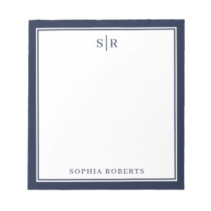 Modernt monogram marinblå vit anpassat namn anteckningsblock