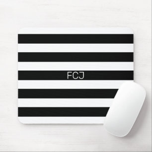 Modernt monogram med svarta och vita ränder musmatta