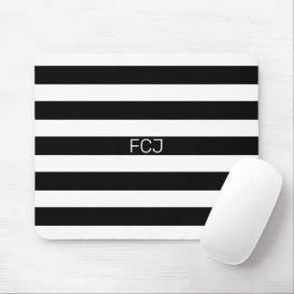 Modernt monogram med svarta och vita ränder musmatta