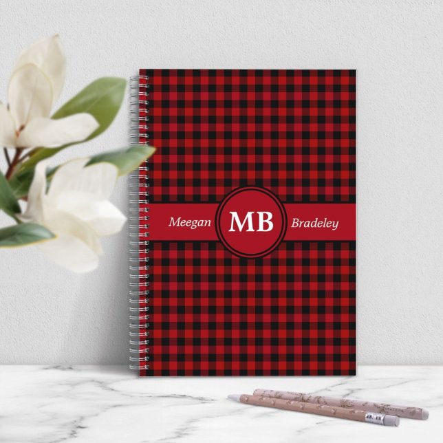 Modernt monogram rött rutigt mönster anteckningsbok med spiral (Modern Monogram Red Plaid Pattern Notebook)