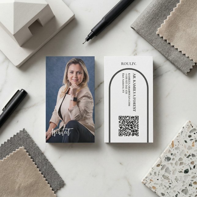 Modernt professionellt foto | Minimalistisk ark QR Visitkort (Modern Professional Photo Business Card | Minimalist Arch Interior Designer QR Code | ROULIV)