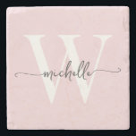 Modernt rosenskär anpassad monogram namn skrivstil stenunderlägg<br><div class="desc">Flickig modern elegant rosafärgad monogram initial namn signatur skript anpassad personlig stenskydd. Denna design med ditt förnamn i en snygg handskriven stil svansfont typografi (eller kalligrafi) med monogram initial i svart och vitt på rosafärgad bakgrund. Dessa är lätta att anpassa. Snygg feminin husvärmegåva, bröllop, även för födelsedag, sweet 16 födelsedagsfest,...</div>