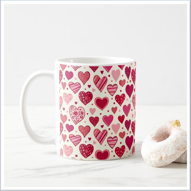 Modernt rött och rosa hjärtmönster kaffemugg (Skapare uppladdad)