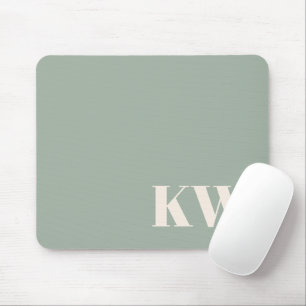 Modernt salviagrönt monogram initialer personligt musmatta