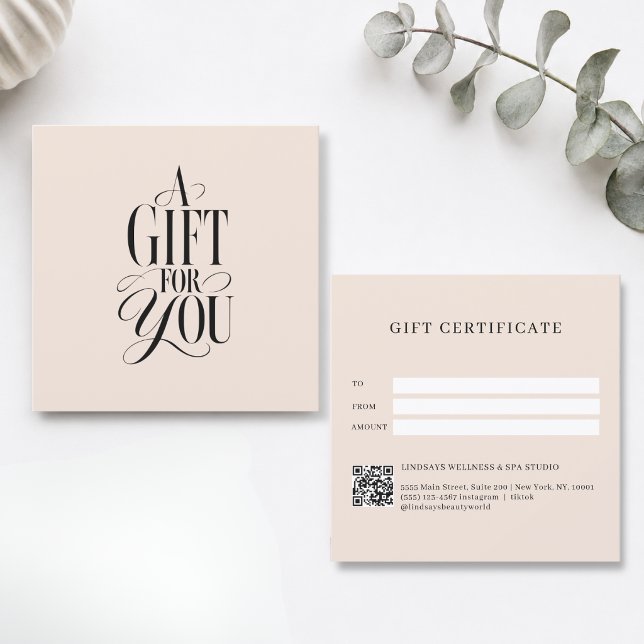 Modernt skriftsnitt beige QR-kod presentkort (Modern Script Font Beige QR Code Gift Certificate)