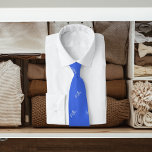 modernt skript för Royal blue white namn mönster Slips<br><div class="desc">Anpassa och lägg till ditt namn. Ditt namn som mönster,  skrivet med ett stil-skript som hanteras av trendiget. Royalets blå bakgrund,  vit text.</div>