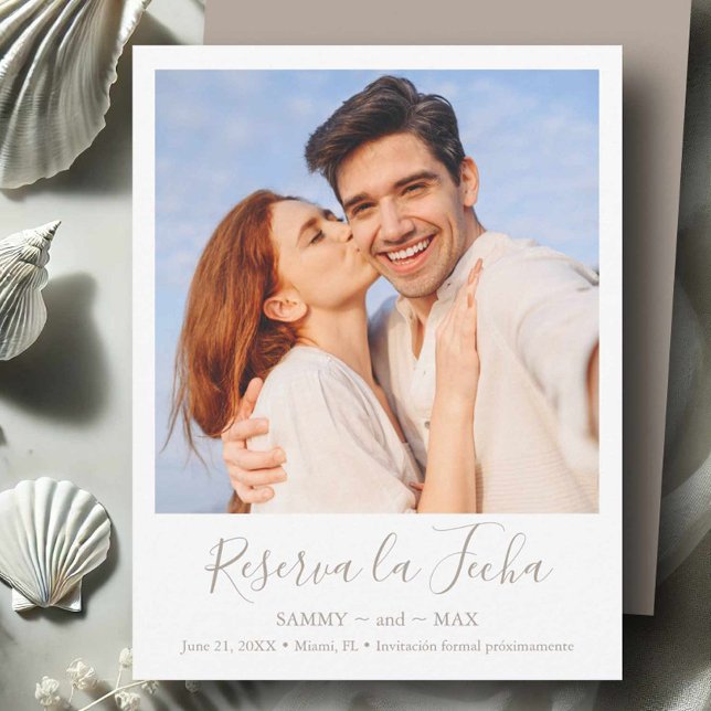 Modernt Spara datum med parfoto Datumet (Save the date in Spanish custom photo neutral colors.)