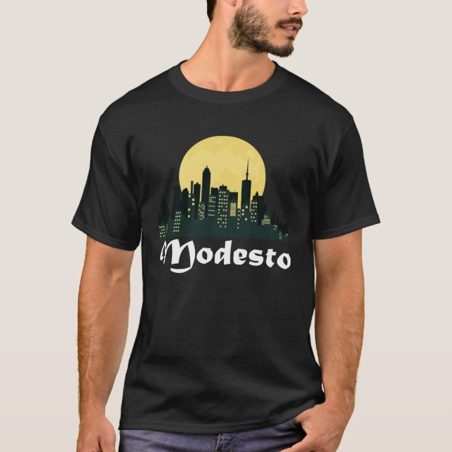 Modesto Skyline Glowing Måne Modesto City Night T Shirt (Framsida)