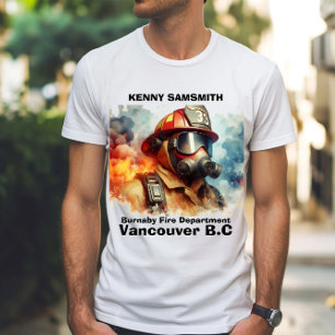 Modig brandman i aktion mitt i rökningen t shirt