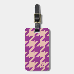 Modig, modern lila med monogram bagagebricka