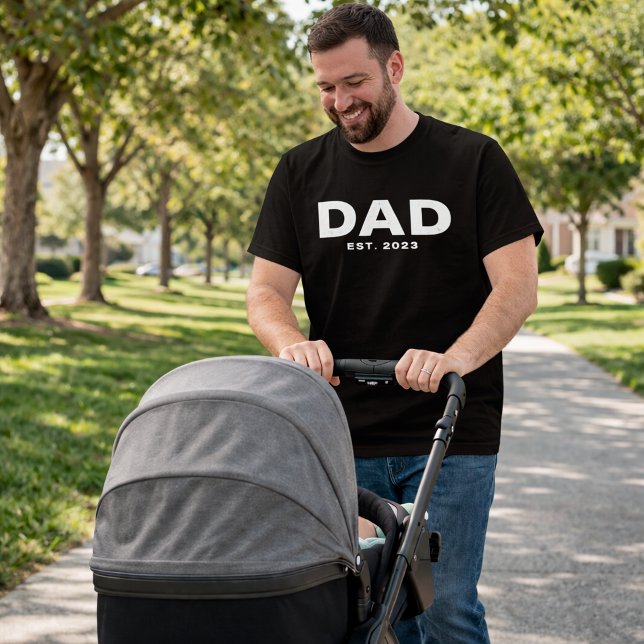 Modig Pappa Etablerad Ny Pappa T-Shirt (Skapare uppladdad)