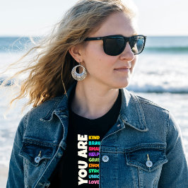 Modig, smart och hjälpsam tack t shirt