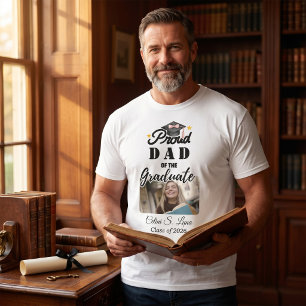 Modig Universitets Svart & Vit Stolt Pappa 2026 Ex T Shirt