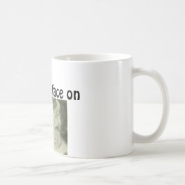 Modigt ansikte på citationsteckenkaffemuggen kaffemugg