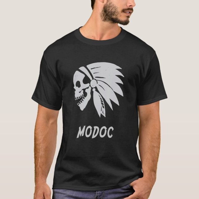 Modoc Native Indian Born Freedom Evil Sku T Shirt (Framsida)