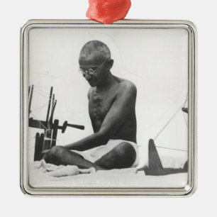 Mohandas Karamchand Gandhi Julgransprydnad Metall