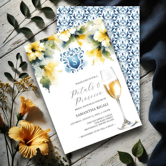 Möhippa Blue och Gult Petals & Prosecco Inbjudningar (Bridal shower invitations watercolor yellow hibiscus flowers blue monogrammed crest)