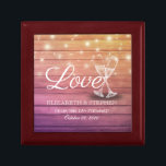 Möhippa Champagne Glass Wood String Light Minnesask<br><div class="desc">Modern Bröllop Gift Box Templates - Elegant Lettering Script,  Vintage Champagne Glass and String Ljus on Rustic Wood Background. En Perfekt för din stora dag. Alla textstorlekar i stil,  färg,  kan ändras för att passa dina behov!</div>