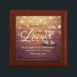 Möhippa Champagne Glass Wood String Light Minnesask<br><div class="desc">Modern Bröllop Gift Box Templates - Elegant Lettering Script,  Vintage Champagne Glass and String Ljus on Rustic Wood Background. En Perfekt för din stora dag. Alla textstorlekar i stil,  färg,  kan ändras för att passa dina behov!</div>