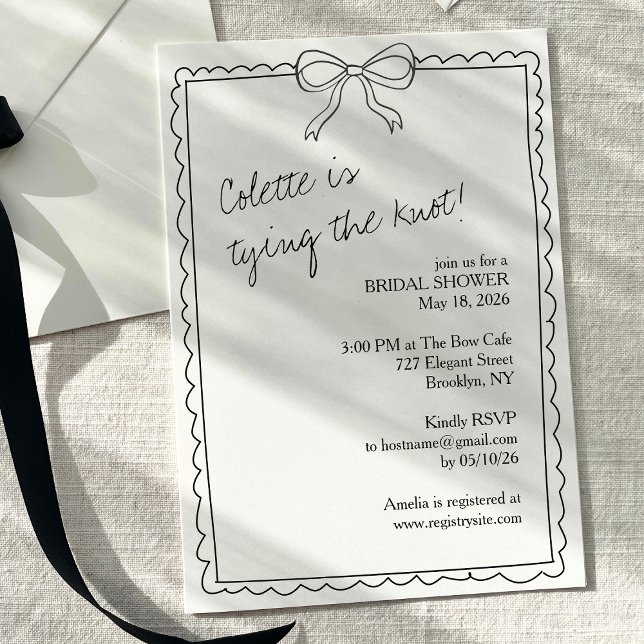 Möhippa för Chic för Elegant i klassiskt Hand ploc Inbjudningar (Minimalist elegance meets timeless charm in this chic black & white bow bridal shower invitation.)