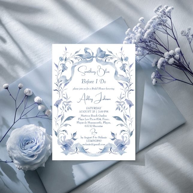 Möhippa för elegant av skalbar blå blommigt inbjudningar (Something blue before I do Dusty blue botanical ribbon bow elegant bridal shower invitation template)