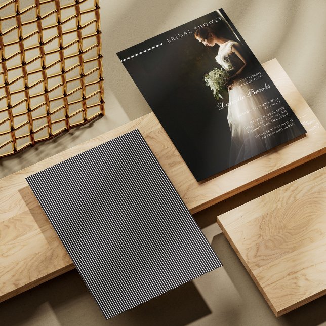 Möhippa för fotografik med elegant Black & White Inbjudningar (Elegant Black & White Bride Photo Bridal Shower Invitation)