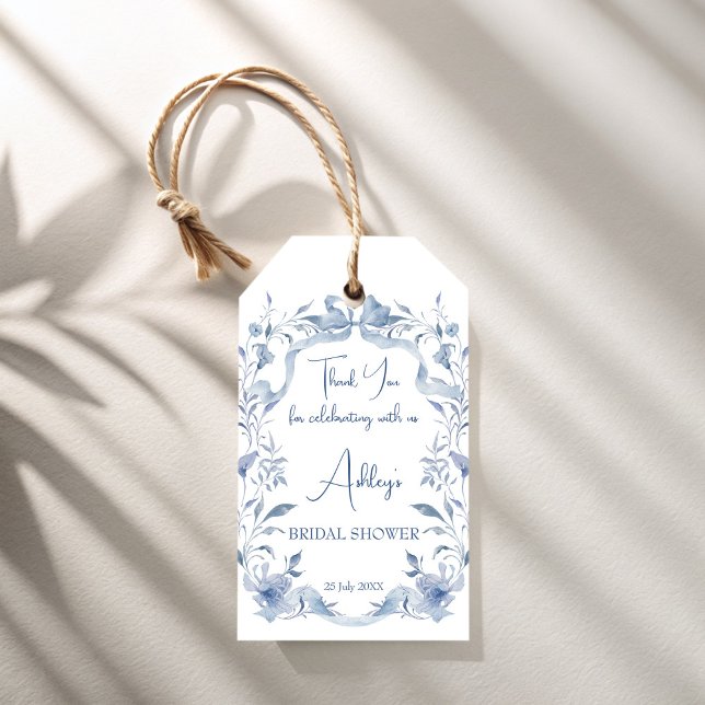 Möhippa för menyfliksområdet Dusty Blue blommigt Presentetikett (Dusty blue floral ribbon bridal shower favors personalized favor gift tags)