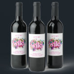 Möhippa med Let's Get Wild Cheetah Vinflaska Etikett<br><div class="desc">Öka feststämningen med våra Let's Get Wild-gepardmönstrade vinetiketter – det perfekta sättet att klä upp dina flaskor för brudens stora firande. Med en djärv,  färgrik design och anpassad med hennes namn och festlokal,  är dessa etiketter gjorda för att imponera.</div>