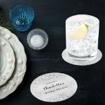 Möhippa silver elegant Conetti Underlägg Papper Rund<br><div class="desc">För en modern,  elegant och minimal möhippa. Faux silver tittar bakgrund som dekorerats med konetti. Anpassa och lägg till ett datum och ett namn. Black brev.</div>