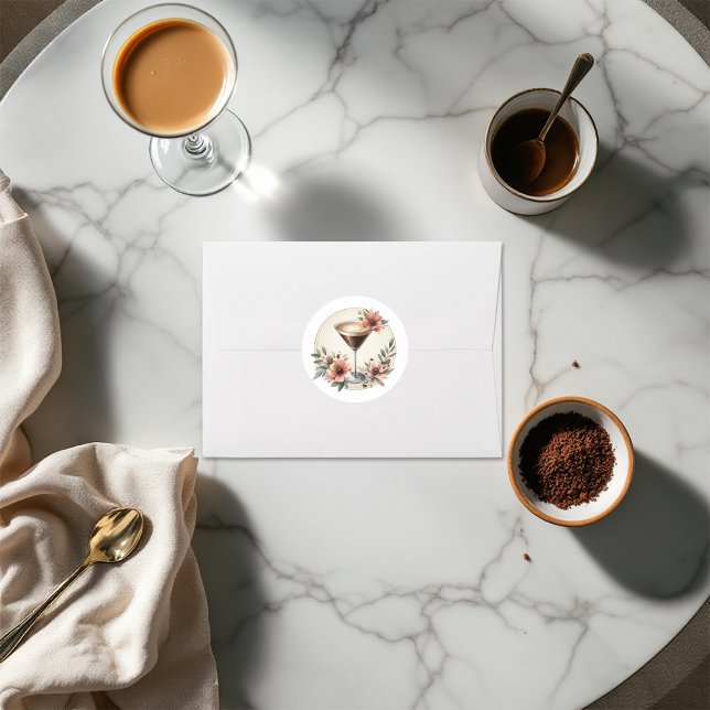 Möhippan Mocha Mousse "Kärlek is Brewing" Runt Klistermärke (Mocha Mousse "Love is Brewing" Bridal Shower Classic Round Sticker)