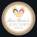 Möhippor för Vänd-våg-spets för blad- och stötdämp Runt Klistermärke<br><div class="desc">De här söta flip-flopparna på möhippan på burkstranden gör perfekten till vilken brud som helst! Utformningen har en underbar bakgrund av strålningseffekten med söta flip-flops. De här klistermärkena kan vara personlig för ditt speciella tillfälle och skulle göra perfekten till vilket badbröllop som helst, möhippa, förlovningsfest, födelsedagsfest och mycket, mycket mer....</div>