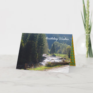 Moldavisk magi som fiskar floden kort