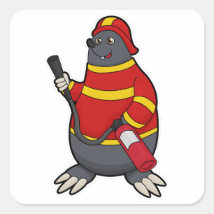 Mole som brandman med brandsläckare fyrkantigt klistermärke